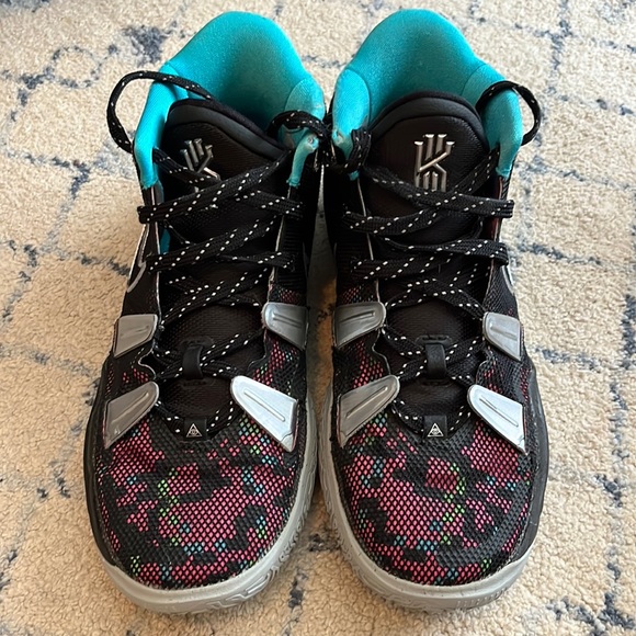 Nike Kyrie Sneakers, Size 7Y, Good Condition - Picture 1 of 5